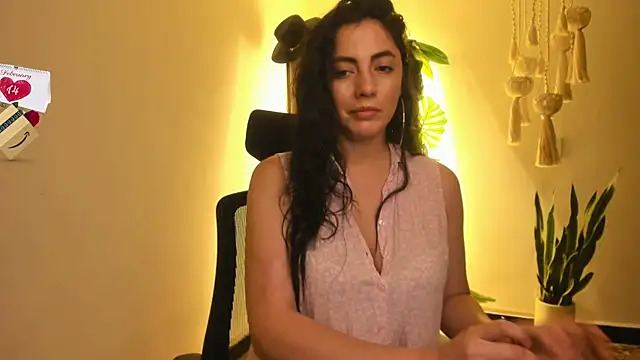 Snapshot of Mala_Bad chatting on 02/13/25, 12:43 Mala Bad online show from 02/13/25, 12:43