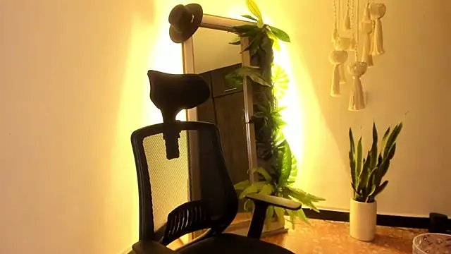 Snapshot of Mala_Bad chatting on 03/11/25, 04:29 Mala Bad online show from 03/11/25, 04:29