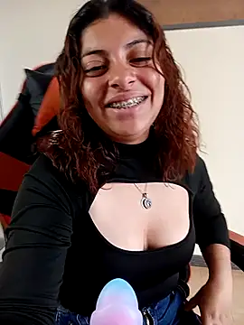 Iam Issaa online show from 05/28/26, 07:33