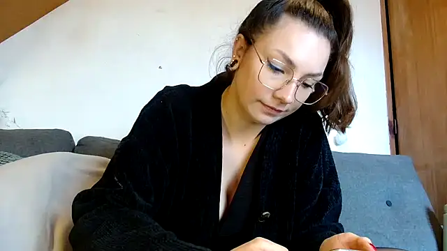 Snapshot of TalullaX chatting on 12/19/24, 10:45 TalullaX online show from 12/19/24, 10:45