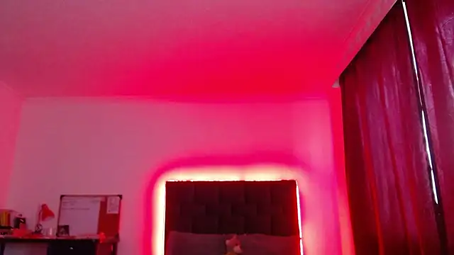 Snapshot of VALERY_MEER chatting on 02/13/26, 01:07 VALERY MEER online show from 02/13/26, 01:07