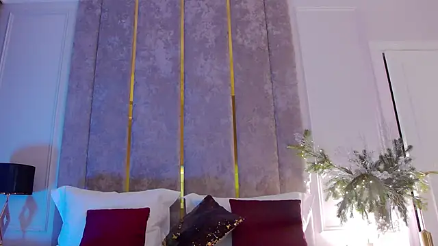 MilaDYstarlight online show from 12/24/24, 09:44