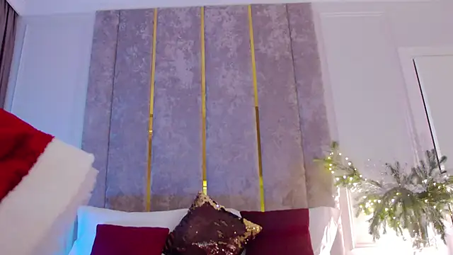 MilaDYstarlight online show from 12/25/24, 08:07