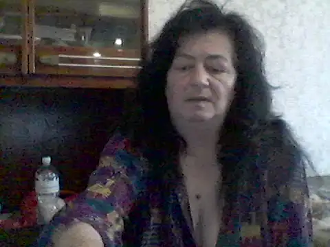 Snapshot of GypsiQueen2 chatting on 03/06/25, 01:57 GypsiQueen2 online show from 03/06/25, 01:57