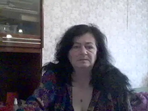 Snapshot of GypsiQueen2 chatting on 03/13/25, 01:18 GypsiQueen2 online show from 03/13/25, 01:18