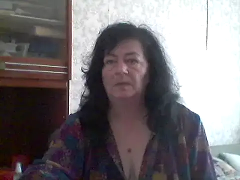 Snapshot of GypsiQueen2 chatting on 03/14/25, 09:24 GypsiQueen2 online show from 03/14/25, 09:24