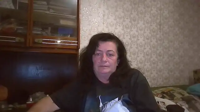 Snapshot of GypsiQueen2 chatting on 09/18/25, 07:49 GypsiQueen2 online show from 09/18/25, 07:49