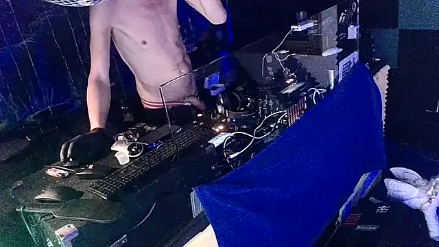 Snapshot of thingsbums chatting on 04/04/26, 07:50 thingsbums online show from 04/04/26, 07:50