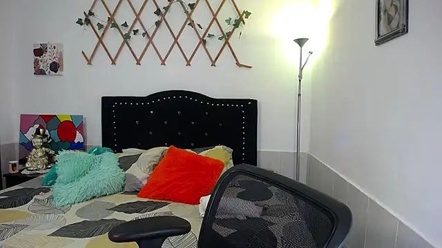 naughty girl 4u online show from 04/23/26, 08:11