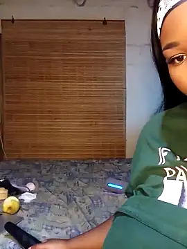 Snapshot of Aaaliyah445 chatting on 10/19/25, 05:46 Aaaliyah445 online show from 10/19/25, 05:46