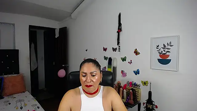 Snapshot of mature_bigboobs10 chatting on 02/20/25, 04:39 mature bigboobs10 online show from 02/20/25, 04:39