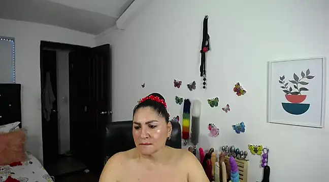 Snapshot of mature_bigboobs10 chatting on 03/03/25, 10:49 mature bigboobs10 online show from 03/03/25, 10:49