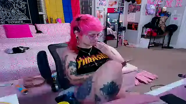 MissRomero online show from 11/23/25, 01:16