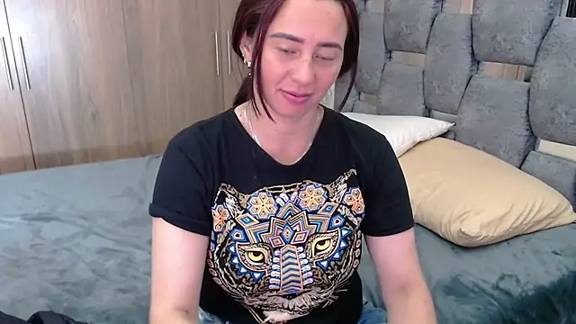 sara hott 1 online show from 03/10/25, 08:12