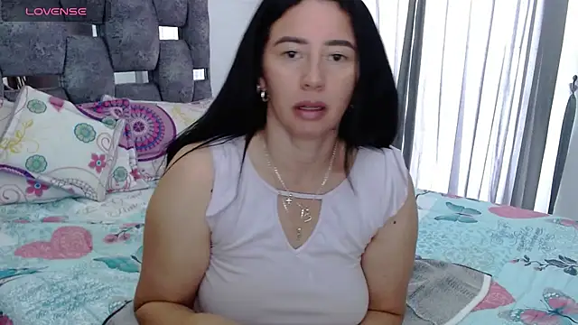 sara hott 1 online show from 10/31/25, 01:56