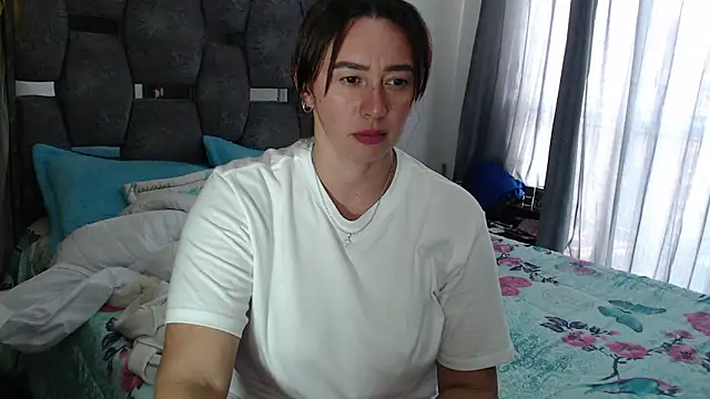 sara hott 1 online show from 02/26/26, 08:19