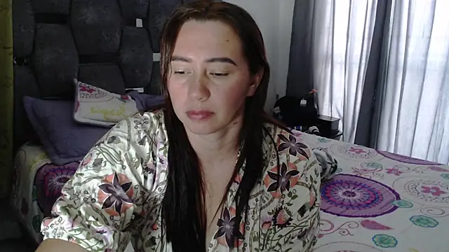 sara hott 1 online show from 04/18/26, 07:58