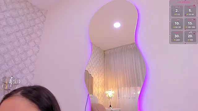 Pia Johnson  online show from 11/04/25, 11:42