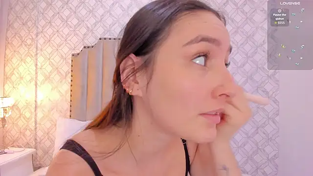 Pia Johnson  online show from 11/29/25, 11:24