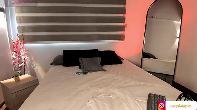 MERIDA TAYLOR online show from 11/03/25, 12:17