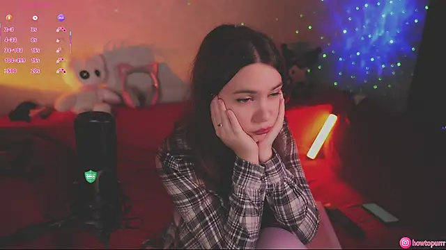 Snapshot of How2Meow chatting on 11/06/25, 05:03 How2Meow online show from 11/06/25, 05:03