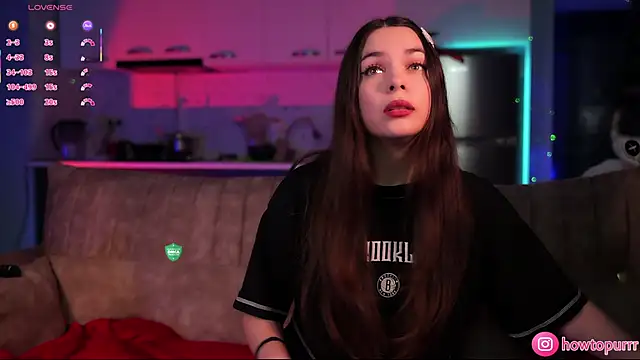 Snapshot of How2Meow chatting on 11/15/25, 04:36 How2Meow online show from 11/15/25, 04:36