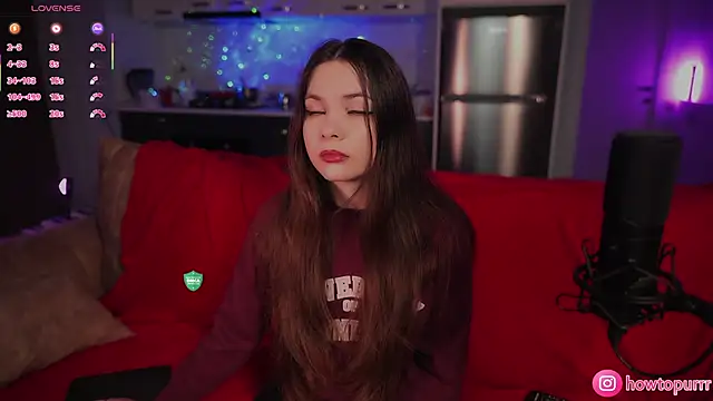 Snapshot of How2Meow chatting on 12/15/25, 05:17 How2Meow online show from 12/15/25, 05:17