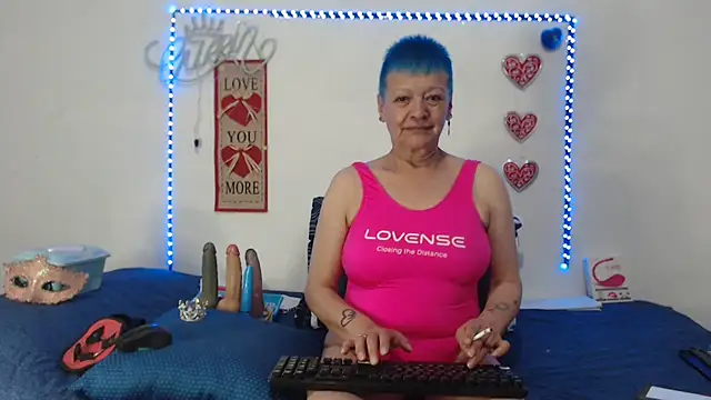 Snapshot of loquitaqueen011 chatting on 01/11/25, 10:18 loquitaqueen011 online show from 01/11/25, 10:18