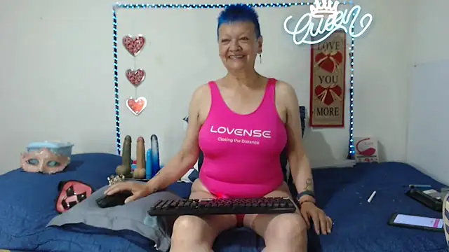 loquitaqueen011 online show from 11/09/25, 03:10