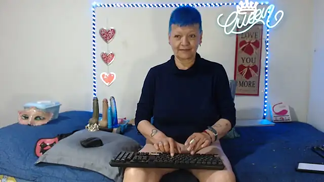 Snapshot of loquitaqueen011 chatting on 05/07/26, 04:56 loquitaqueen011 online show from 05/07/26, 04:56