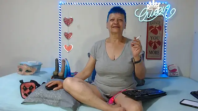 Snapshot of loquitaqueen011 chatting on 05/13/26, 10:38 loquitaqueen011 online show from 05/13/26, 10:38