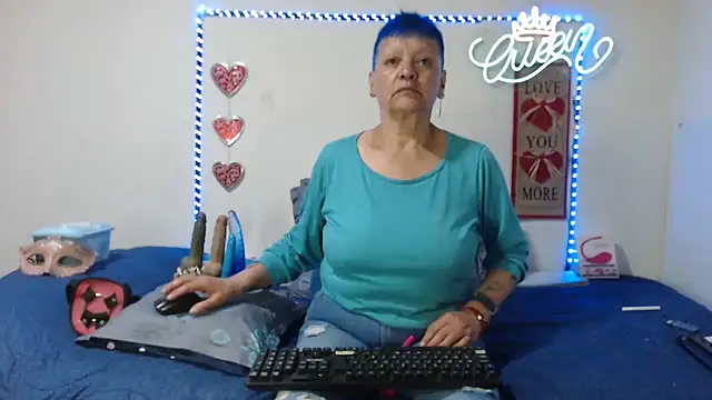Snapshot of loquitaqueen011 chatting on 05/19/26, 09:43 loquitaqueen011 online show from 05/19/26, 09:43