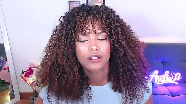 Snapshot of Amelia_bss chatting on 02/17/25, 01:53 Amelia bss online show from 02/17/25, 01:53