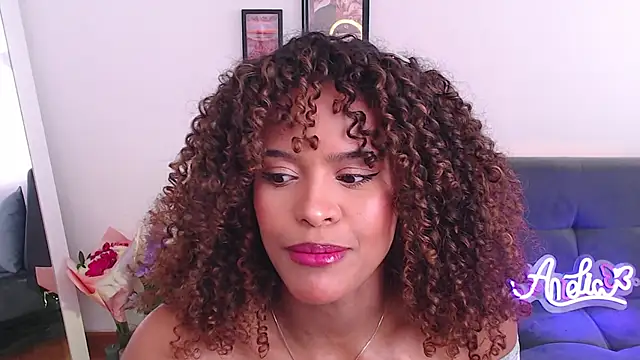 Snapshot of Amelia_bss chatting on 02/18/25, 01:44 Amelia bss online show from 02/18/25, 01:44