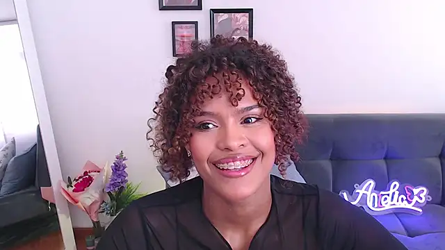 Snapshot of Amelia_bss chatting on 02/19/25, 02:01 Amelia bss online show from 02/19/25, 02:01