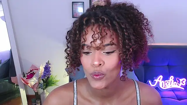 Snapshot of Amelia_bss chatting on 02/21/25, 01:44 Amelia bss online show from 02/21/25, 01:44