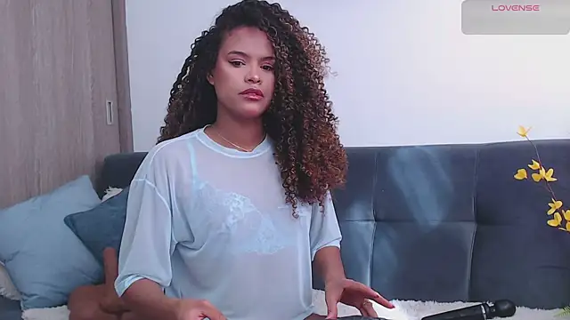 Snapshot of Amelia_bss chatting on 10/21/25, 01:23 Amelia bss online show from 10/21/25, 01:23