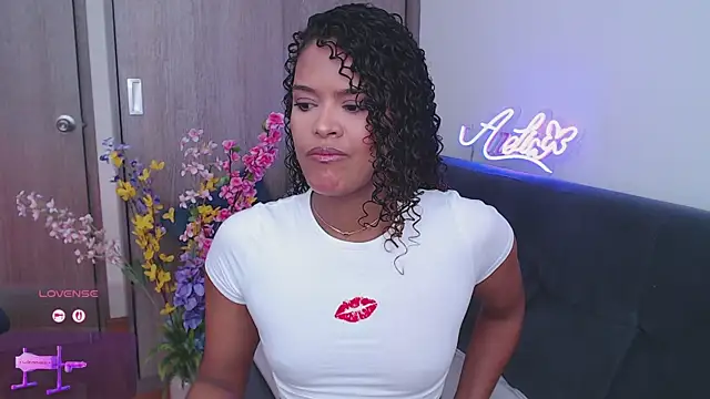 Snapshot of Amelia_bss chatting on 11/10/25, 01:32 Amelia bss online show from 11/10/25, 01:32