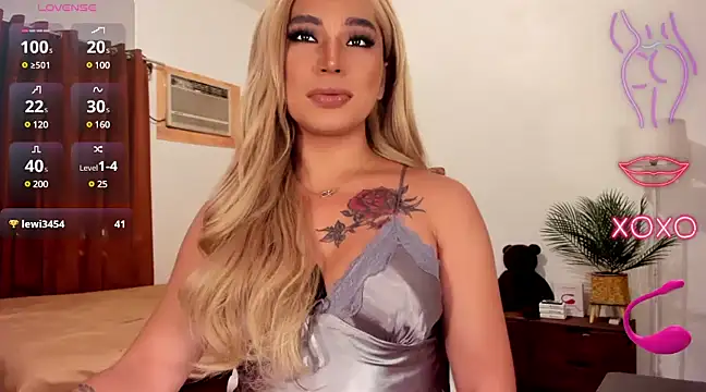 Snapshot of Lustrous_Nathalie chatting on 12/20/24, 04:20 Lustrous Nathalie online show from 12/20/24, 04:20