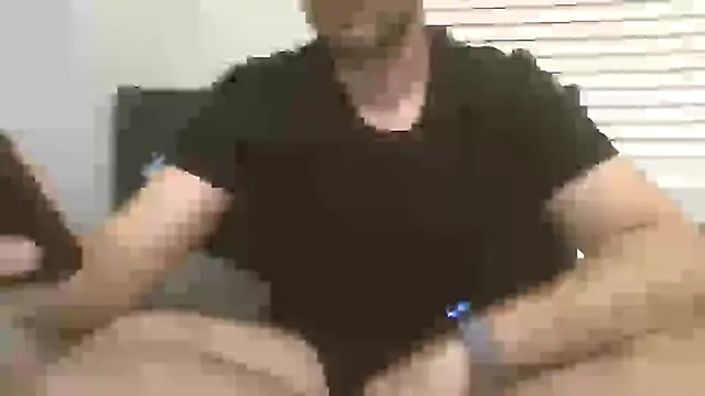 Snapshot of Hotboyo01 chatting on 02/19/25, 01:40 Hotboyo01 online show from 02/19/25, 01:40