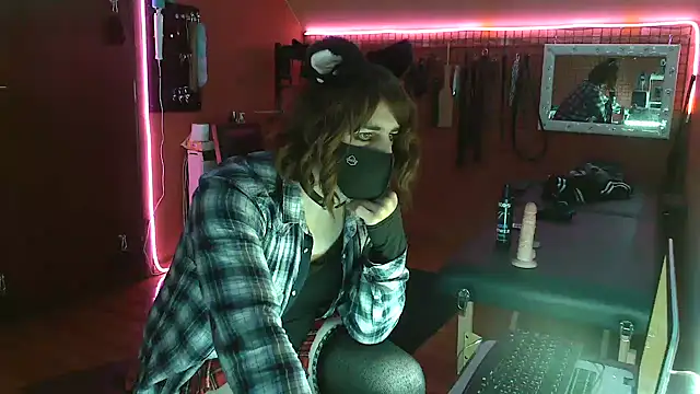 Snapshot of Ginny-the-bdsm-nympho chatting on 03/02/25, 06:19 Ginny-the-bdsm-nympho online show from 03/02/25, 06:19