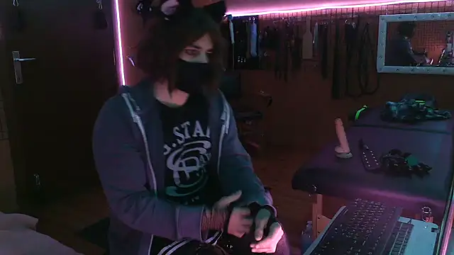 Snapshot of Ginny-the-bdsm-nympho chatting on 11/27/25, 06:10 Ginny-the-bdsm-nympho online show from 11/27/25, 06:10