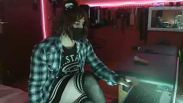 Snapshot of Ginny-the-bdsm-nympho chatting on 01/18/26, 06:12 Ginny-the-bdsm-nympho online show from 01/18/26, 06:12