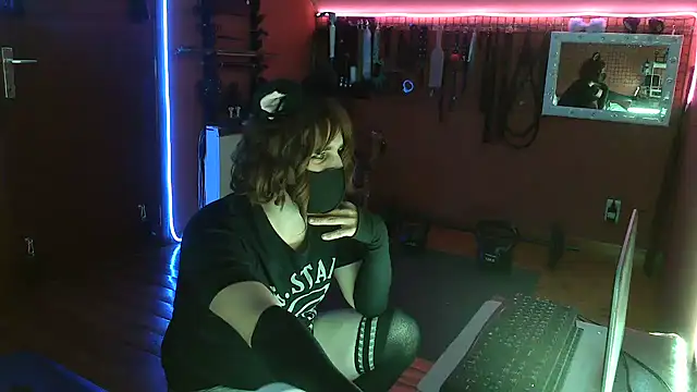 Ginny-the-bdsm-nympho online show from 04/26/26, 05:21