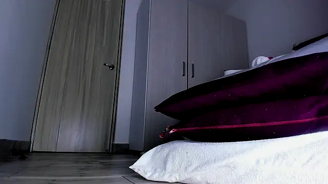 Skarleth69 online show from 10/26/25, 03:45