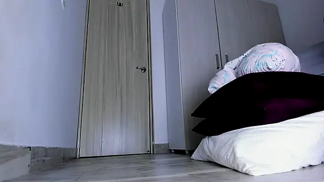 Skarleth69 online show from 11/04/25, 03:38