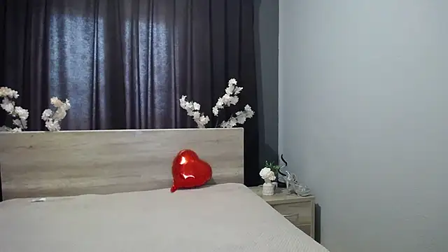 NinaFlawlees online show from 04/24/26, 12:18