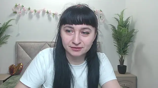 NinaFlawlees online show from 05/24/26, 06:18