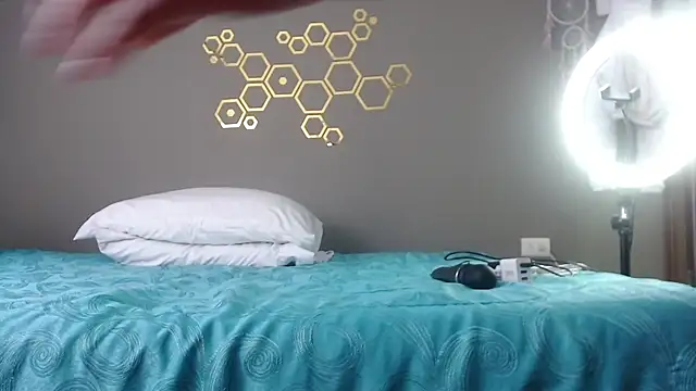 adriscute online show from 01/12/25, 06:39