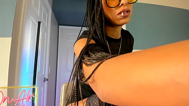 Snapshot of Vaydaa chatting on 04/01/26, 03:42 Vaydaa online show from 04/01/26, 03:42